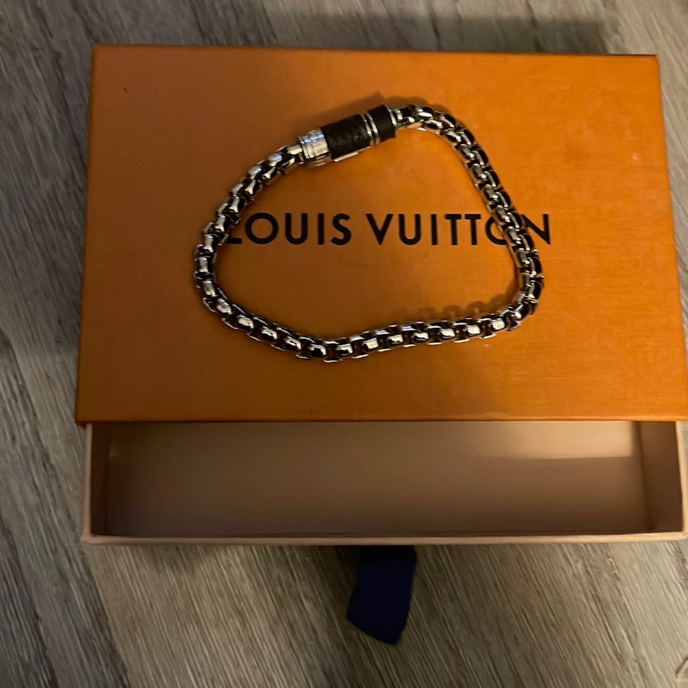 Genuine LV bracket 7.5 inches unisex never used. - Picture 1 of 11